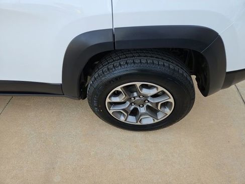 Used 2021 Jeep Cherokee Trailhawk w/ Comfort/Convenience Group image 11