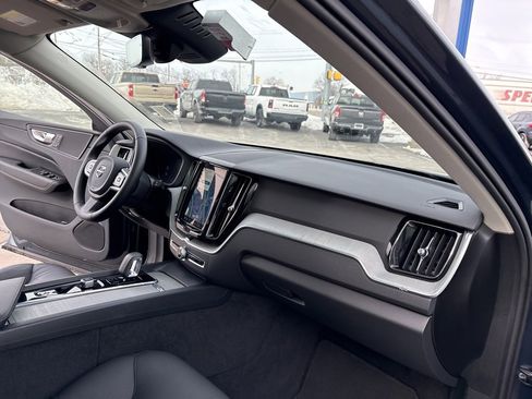 Used 2025 Volvo XC60 B5 Plus image 34
