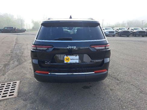 Certified 2023 Jeep Grand Cherokee L Limited w/ Luxury Tech Group II AWD/4WD image 8