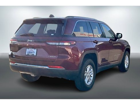 Used 2023 Jeep Grand Cherokee Laredo image 6