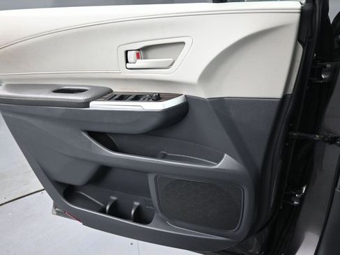 Used 2024 Toyota Sienna LE image 24