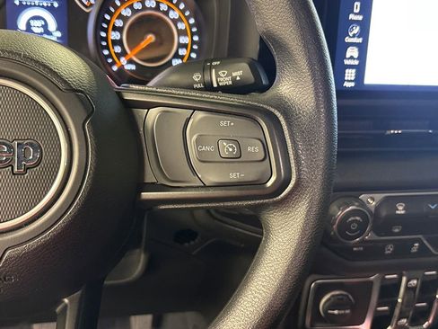 Used 2025 Jeep Gladiator Sport AWD/4WD image 28