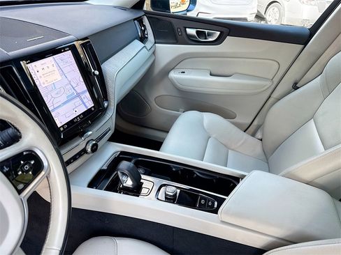 Used 2023 Volvo XC60 B5 Plus image 26