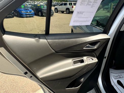 Used 2020 Chevrolet Equinox LT w/ Driver Convenience Package image 12