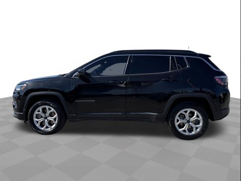 Used 2025 Jeep Compass Latitude AWD/4WD image 2