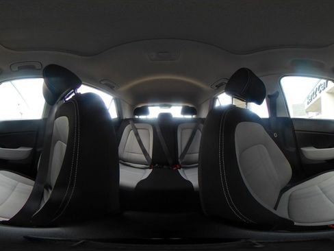 Used 2025 Hyundai Venue SEL image 43