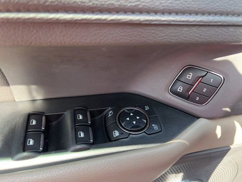 Used 2019 Ford Expedition XLT w/ Equipment Group 202A RWD image 25