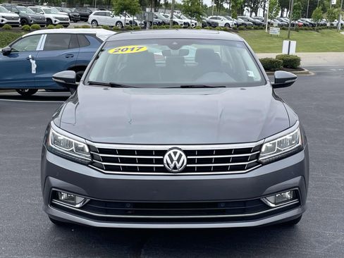 Used 2017 Volkswagen Passat 1.8T SEL Premium FWD image 2