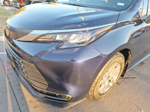 Used 2024 Toyota Sienna LE image 10