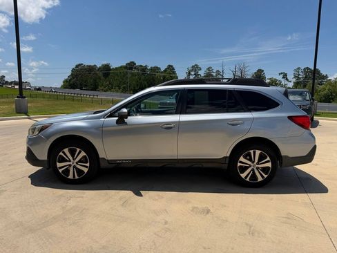 Used 2019 Subaru Outback 2.5i Limited AWD/4WD image 2
