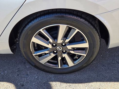 Used 2020 Nissan Versa SV FWD image 10