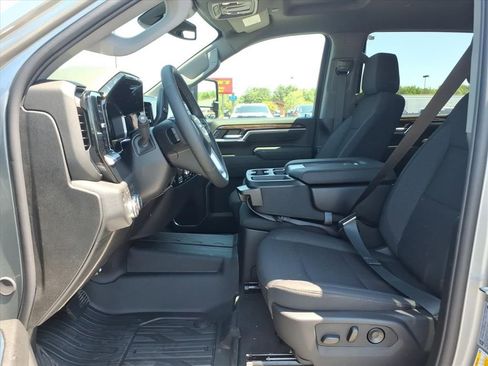 New 2026 GMC Sierra 2500 SLE w/ SLE Value Package; AWD/4WD image 12