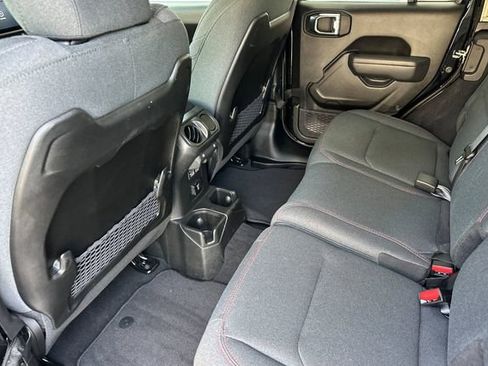 Used 2025 Jeep Wrangler Unlimited Rubicon AWD/4WD image 11