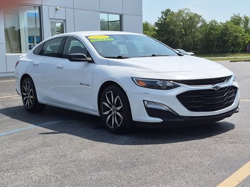 Used 2022 Chevrolet Malibu RS FWD image 2
