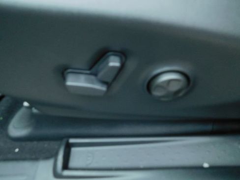 New 2026 Chrysler Pacifica Limited FWD image 10