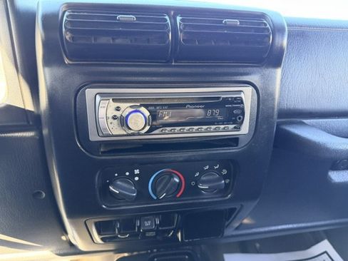 Used 2004 Jeep Wrangler X AWD/4WD image 18