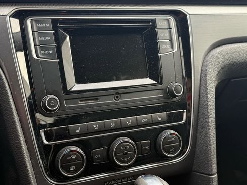 Used 2016 Volkswagen Passat 1.8T R-Line image 13