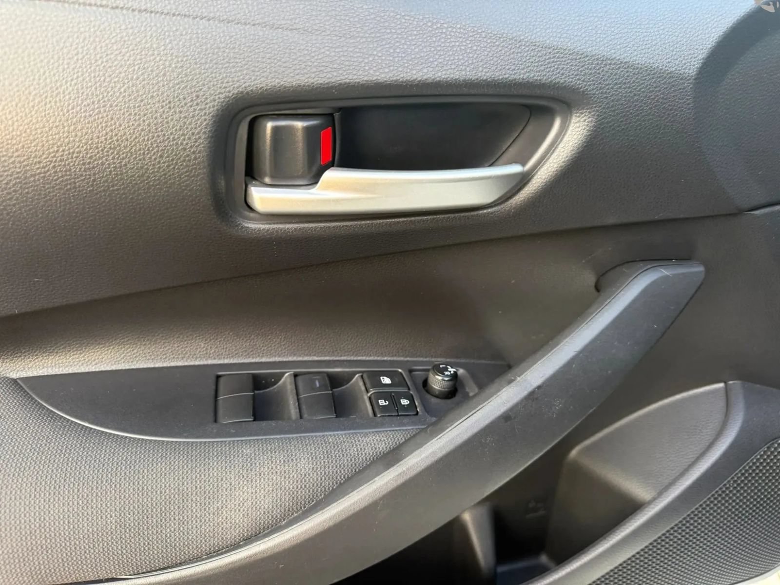 Used 2021 Toyota Corolla LE FWD image 12