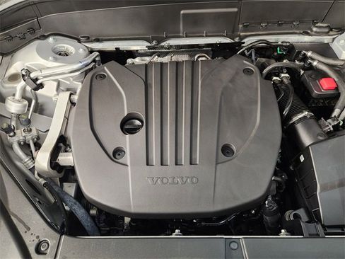 Used 2025 Volvo XC90 B5 Plus image 32