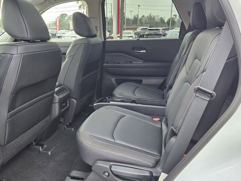 Used 2025 Nissan Pathfinder SL w/ SL Premium Package image 4