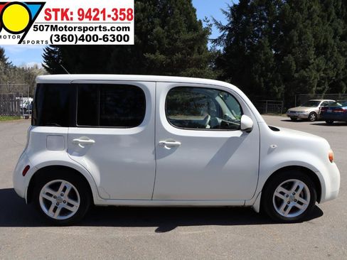Used 2012 Nissan Cube 1.8 SL w/ Interior Designer Pkg FWD image 10