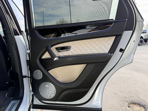 Used 2019 Bentley Bentayga image 33