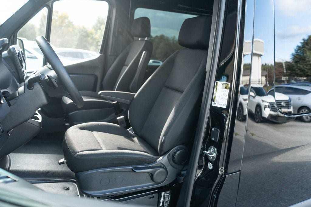 Used 2024 Mercedes-Benz Sprinter 2500 image 7