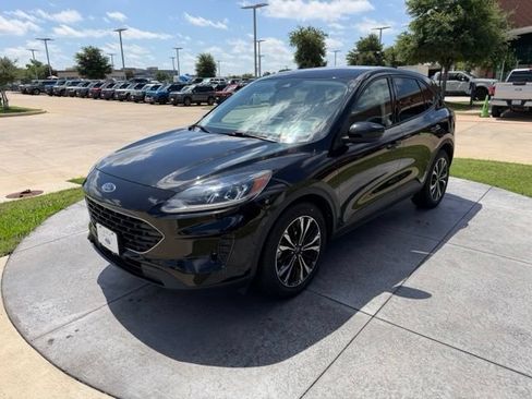 Used 2022 Ford Escape SE w/ SE Sport Appearance Package FWD image 3