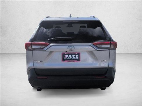 Used 2022 Toyota RAV4 XLE w/ Convenience Package image 7