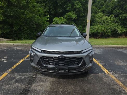 Used 2025 Chevrolet Trax ACTIV w/ Sunroof Package FWD image 2