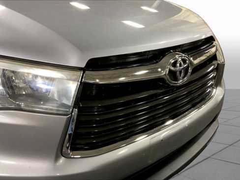 Used 2016 Toyota Highlander Plus AWD/4WD image 30