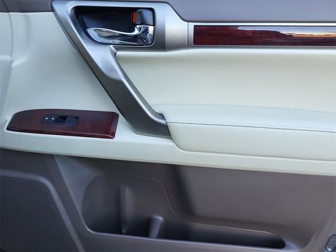 Used 2011 Lexus GX 460 Premium image 18