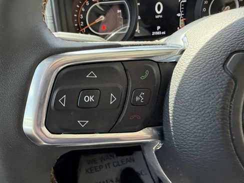 Used 2025 Jeep Wrangler Unlimited Sahara AWD/4WD image 20