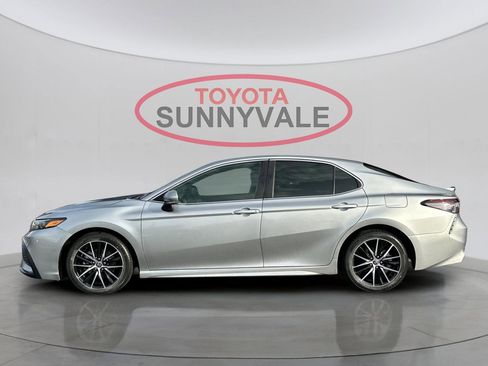 Used 2023 Toyota Camry SE image 6