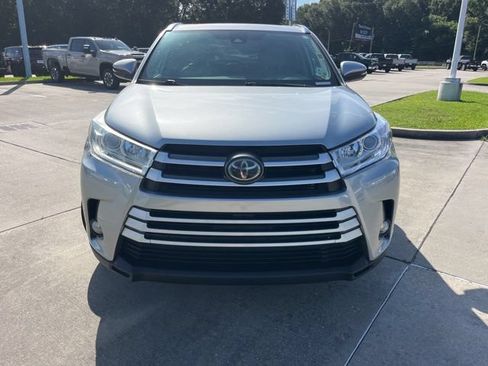 Used 2019 Toyota Highlander XLE FWD image 12