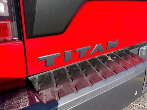 Used 2021 Nissan Titan PRO-4X w/ Pro-4x Convenience Package AWD/4WD image 31