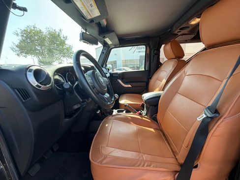 Used 2016 Jeep Wrangler Sahara w/ Connectivity Group AWD/4WD image 5
