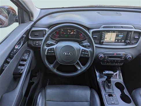 Used 2019 Kia Sorento SX image 19