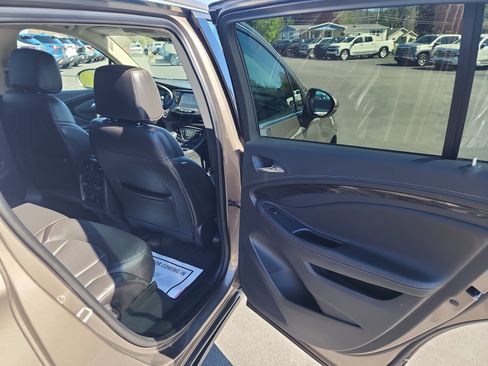 Used 2018 Buick Envision Essence FWD image 32