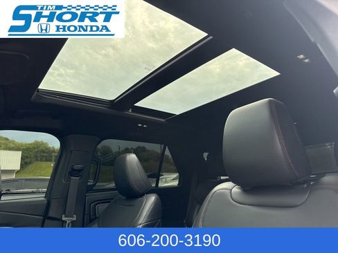 Used 2025 Ford Explorer ST-Line w/ Premium Package AWD/4WD image 13