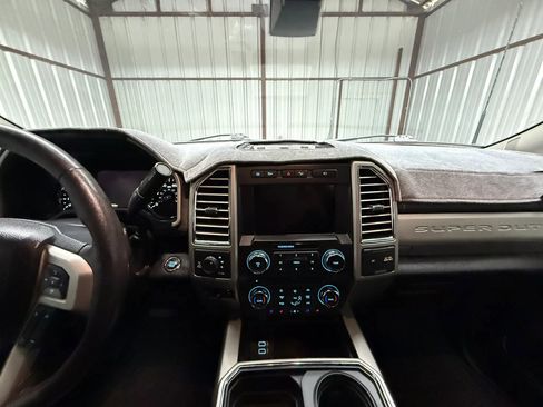 Used 2017 Ford F250 Lariat w/ Lariat Ultimate Package AWD/4WD image 18