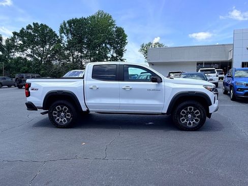Used 2024 Chevrolet Colorado Z71 w/ Z71 Convenience Package 2 AWD/4WD image 3
