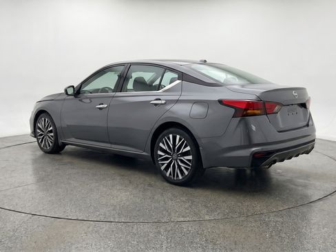 Used 2025 Nissan Altima 2.5 SV FWD image 6