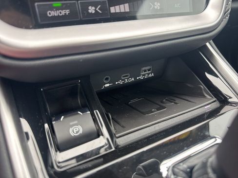 Used 2025 Subaru Outback Touring image 18