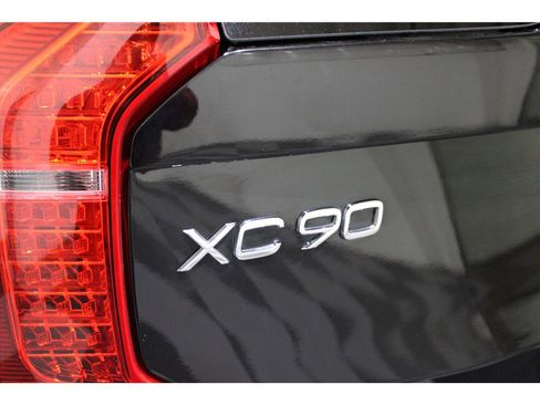 Used 2021 Volvo XC90 T5 Momentum w/ Protection Package Premier image 17