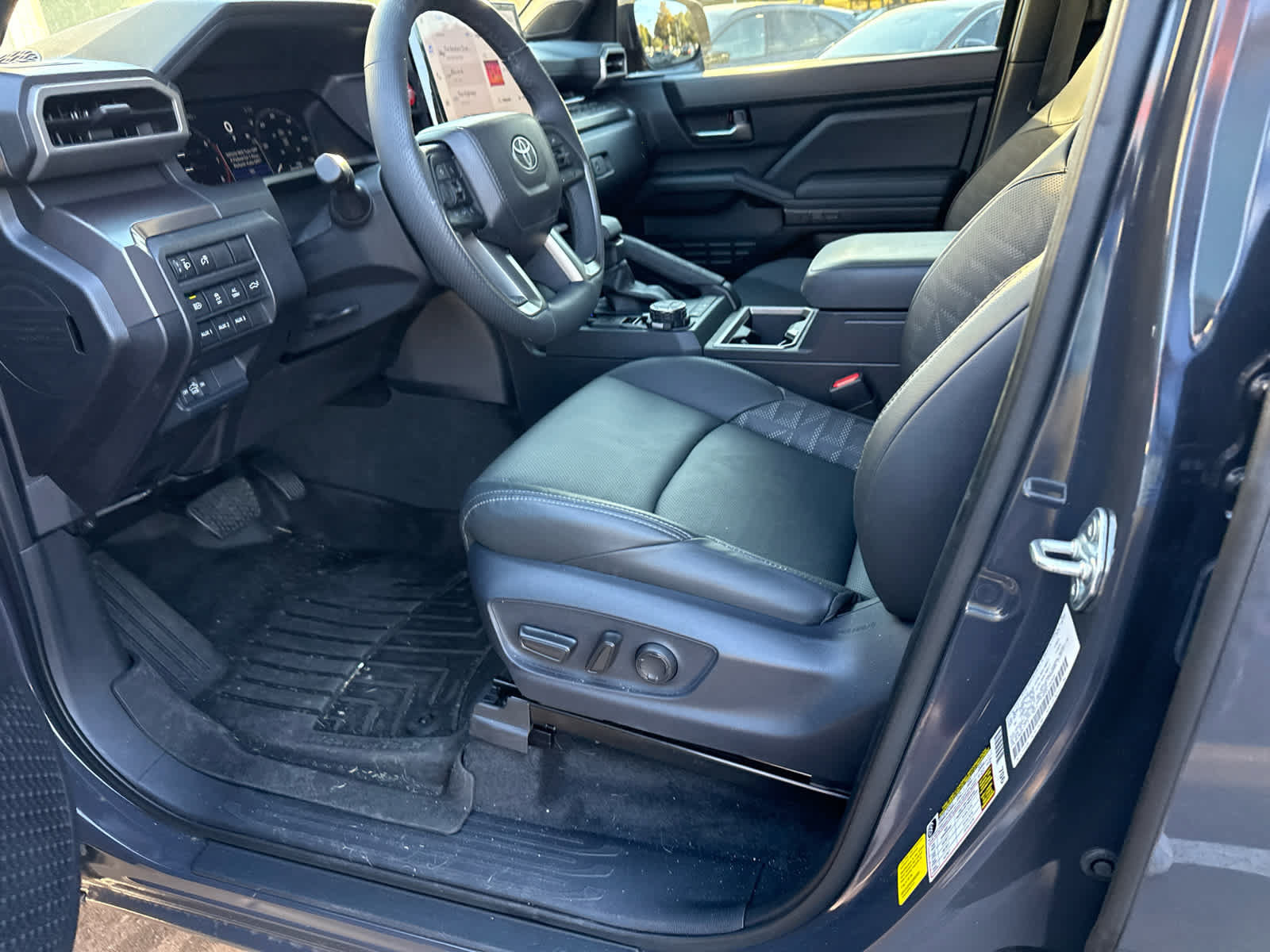 Certified 2025 Toyota Tacoma TRD Off-Road AWD/4WD image 8