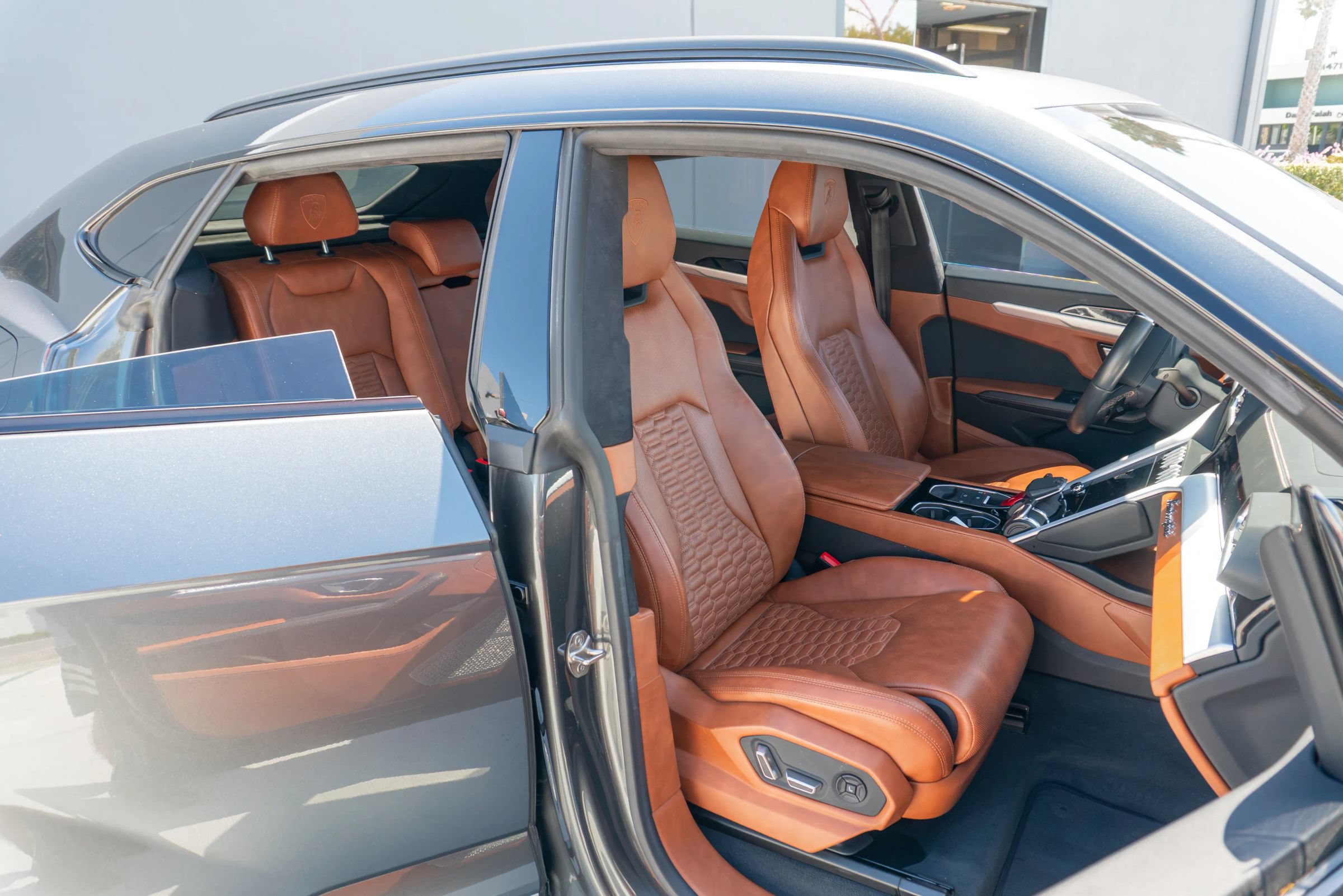 Used 2019 Lamborghini Urus AWD/4WD image 53
