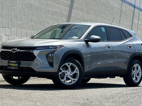 New 2026 Chevrolet Trax LS w/ LS Convenience Package FWD image 8