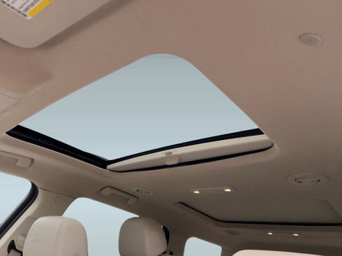 Used 2022 GMC Acadia Denali w/ Denali Ultimate Package image 15