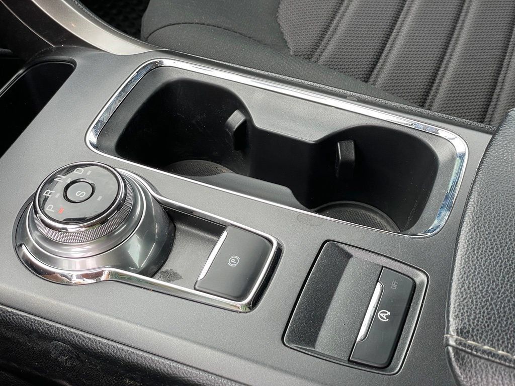 Used 2019 Ford Fusion SE FWD image 25